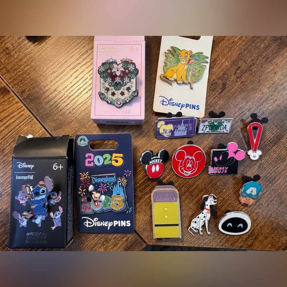 ONE LOT Disney Trading Pins